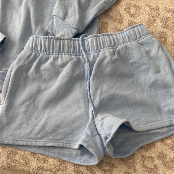 ALO Yoga Light Blue Sweatshirt and Shorts Set - Picture 4 of 6